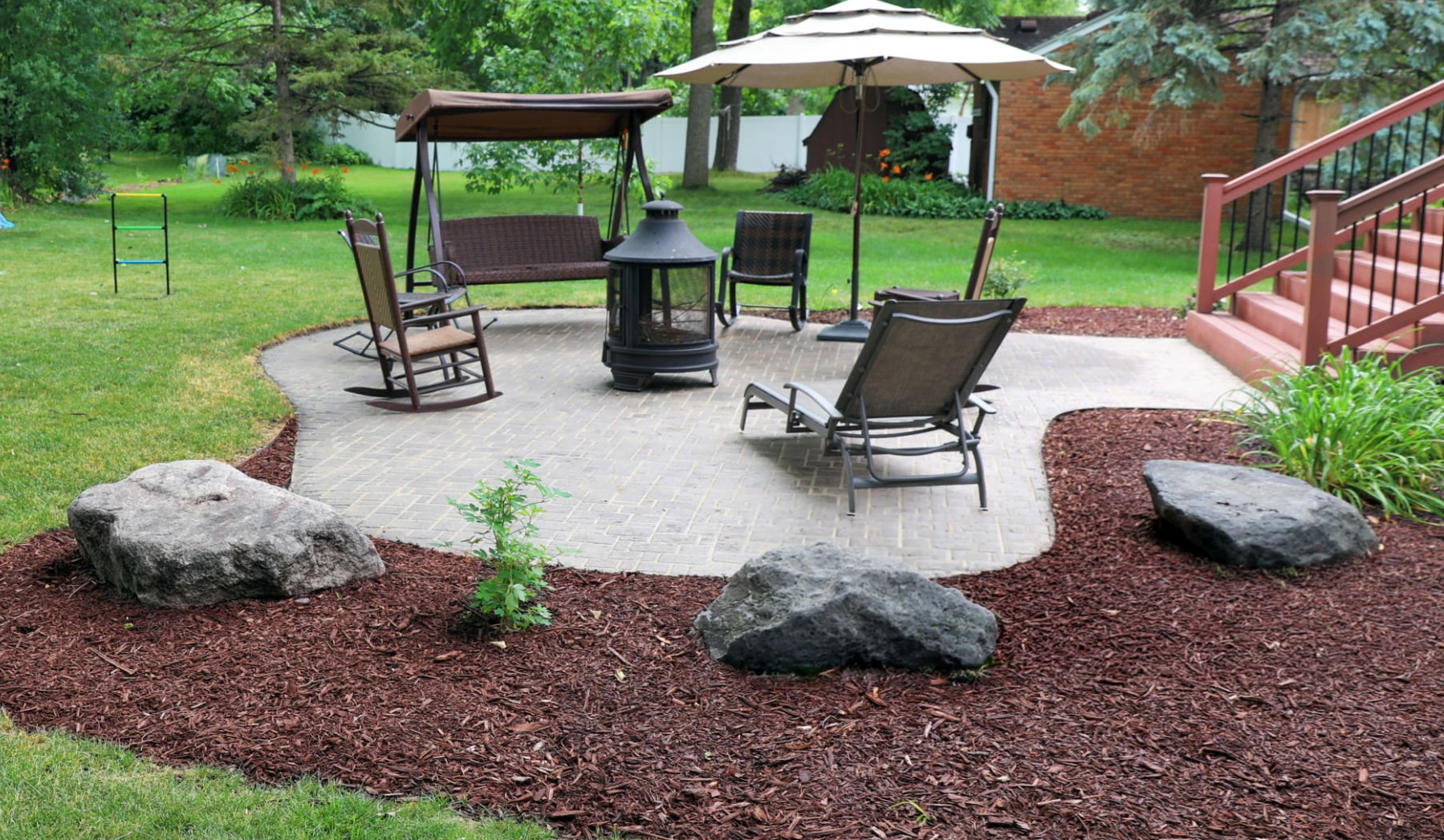 Landscape maintenance combining mulching and weeding